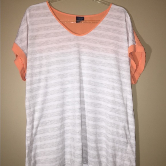 🛍🍑Faded Glory Two-toned High Low Shirt🍑 - Picture 1 of 3